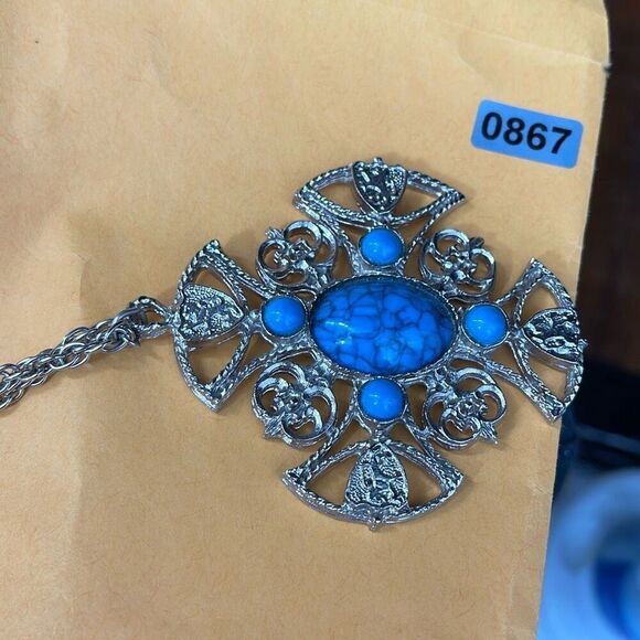 Vintage Maltese cross with faux glass turquoise English lions. - Picture 9 of 9